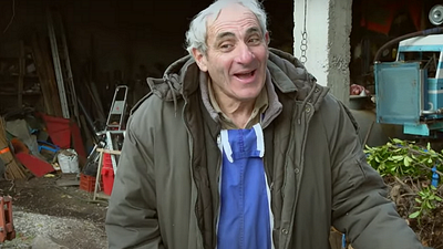 image de la news L'amour est dans le pré : surprise, Thierry a retrouvé chaussure à son pied ! Il présente sa nouvelle chérie