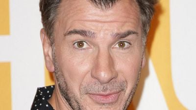 image de la news "Laissez-moi tranquille, merci" : alors qu'il tournait avec Michaël Youn depuis des semaines, cet acteur de légende... ne l'a pas reconnu !