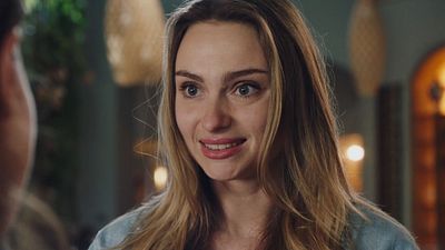 image de la news Ici tout commence : un an après son départ, Aurélie Pons (Salomé) fait son grand retour dans une série très populaire de TF1 !