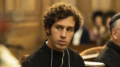 image de la news Bonne nouvelle : l'adaptation en mini-série de ce roman incontournable débarque avant sa diffusion télé et gratuitement sur france.tv !