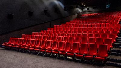 image de la news On s'est tous posé la question au moins une fois ! Pourquoi les fauteuils de cinéma sont-ils rouges ?