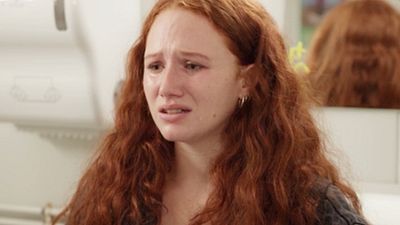 image de la news Un Si Grand Soleil : "Comment tu as pu me faire ça ?"... Noura se confronte à Charlotte après son baiser avec Pablo