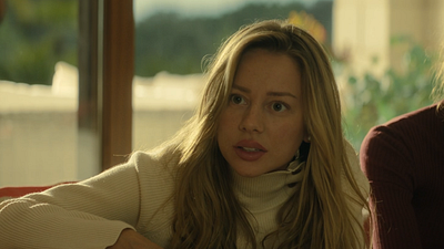 image de la news Disponible aujourd'hui sur Prime Video : faut-il voir Attirés malgré nous, la nouvelle adaptation du roman de Mercedes Ron avec Ester Expósito ? Notre avis