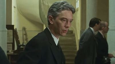 image de la news Notre Salut avec Swann Arlaud : pourquoi ces chansons modernes dans un film sur la Seconde Guerre mondiale ?