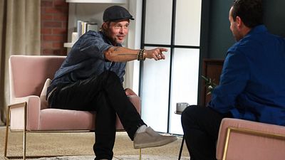 image de la news "N'importe qui penserait que c'est l'occasion de le lui faire payer" : Brad Pitt raconte une belle anecdote à propos d'Adam Sandler