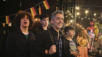 image de la news Voyage scolaire chaotique, quiproquos et duo explosif : les premières images de Deviens Génial avec Manu Payet et Melha Bedia donnent le ton !
