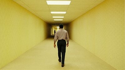 image de la news Backrooms : le monstre du film phénomène est joué par un vrai acteur... de 2m31 !