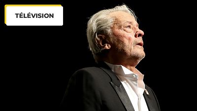 image de la news Mort d'Alain Delon : les chaînes bousculent leurs programmes pour rendre hommage à cette légende du cinéma français