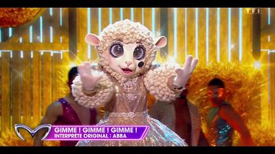 image de la news Mask Singer 2025 : l'Agneau dévoile de nouveaux indices, les internautes ont identifié qui se trouve sous le costume