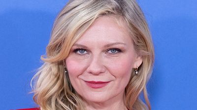 image de la news "Elle m’a couvert les yeux pendant une grande partie du film" : noté 4 sur 5, c'est ce chef-d'oeuvre du cinéma fantastique qui a révélé Kirsten Dunst au monde entier !