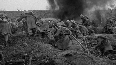 image de la news "Rendez la scène aussi inconfortable et dangereuse que possible" : il y a 68 ans, Stanley Kubrick réalisait une des plus grandes scènes de batailles de l'Histoire du cinéma