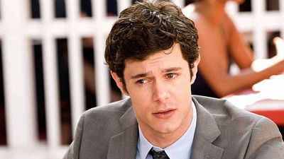 image de la news "Il n'avait pas appris son texte" : il y a plus de 20 ans, Adam Brody a failli passer à côté du rôle le plus important de sa carrière dans cette série culte
