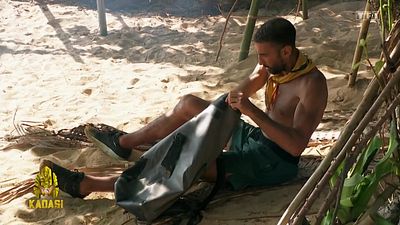 image de la news "On a tout vu" : Amri (Koh-Lanta) trouve un collier d'immunité, l'aventurier se fait immédiatement griller