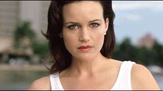 image de la news Carla Gugino affole Hank dans "Californication"
