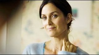 image de la news Carrie-Anne Moss, psy dans un pilote pour Lifetime