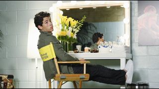 image de la news "Mr Sunshine" face à un "Jonas Brother"