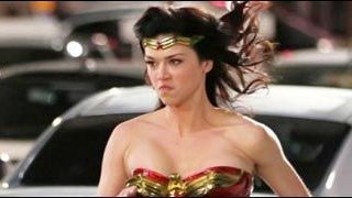 image de la news "Wonder Woman": deux nouveaux extraits du pilote ! [VIDEOS]
