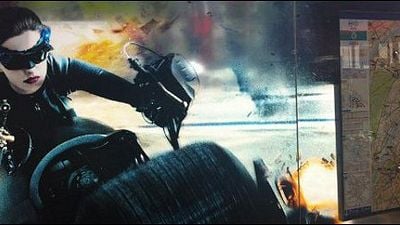 image de la news "The Dark Knight Rises – J-8" : Catwoman prend le bus !