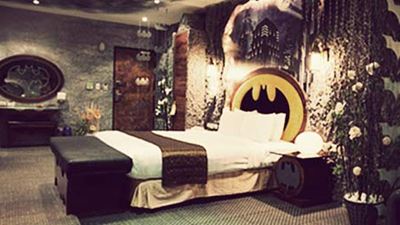 Une nuit à l'hôtel Batman, ça vous dit ? [PHOTOS]