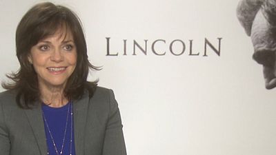 image de la news "Lincoln" : Sally Field au micro ! [VIDEO]