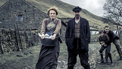 image de la news La série "The Village" renouvelée pour une seconde saison