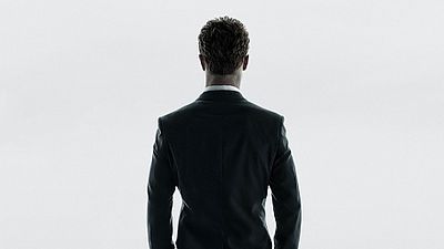 image de la news 50 Nuances de Grey : Jamie Dornan roule des mécaniques sur la première photo !