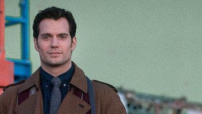 image de la news Batman v Superman : Henry Cavill se dévoile en Clark Kent !