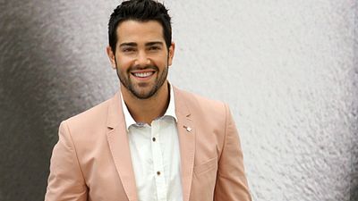 image de la news Les 2 Broke Girls accueillent le jardinier des Desperate Housewives