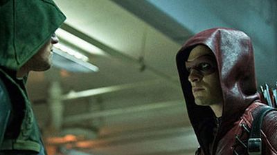 image de la news Arrow et Arsenal réunis sur les photos de la saison 3