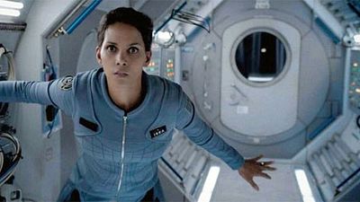 image de la news Extant : la série avec Halle Berry arrive ce soir sur M6