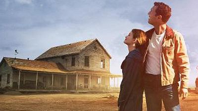 image de la news Interstellar : Matthew McConaughey la tête dans les étoiles sur le nouveau poster