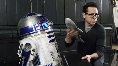image de la news Star Wars 7 : J.J. Abrams et R2-D2 attaqués par un saumon !