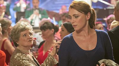 image de la news J.K. Rowling : première photo de la mini-série Une place à prendre