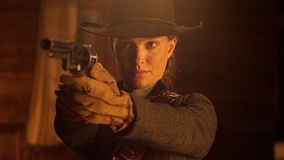 Natalie Portman flingue sur les photos du western Jane Got A Gun