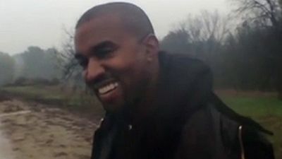 image de la news Clip : Spike Jonze filme Kanye West en papa poule