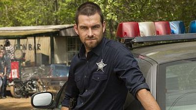 image de la news La série Banshee renouvelée pour une saison 4 !