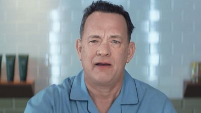 image de la news Tom Hanks chante du Carly Rae Jepsen dans le clip "I Really Like You"