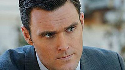 image de la news Supergirl : Qui est Owain Yeoman, le premier supervilain de la série ?