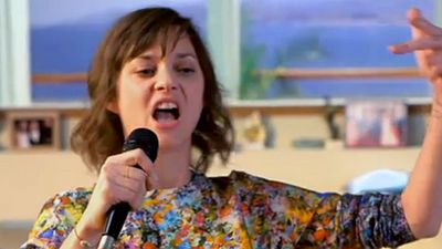 image de la news "De l'Oscar à la Bicrave" : Marion Cotillard se lance dans le rap... ou pas
