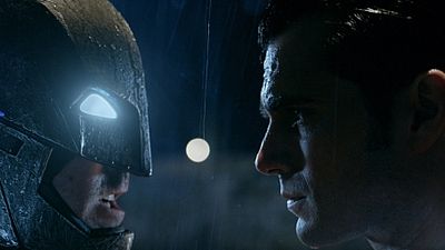 image de la news Comic-Con 2015 : Batman et Superman font un combat de regard sur la nouvelle affiche