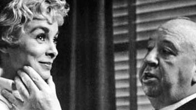 image de la news Scream Queens : Jamie Lee Curtis rejoue la scène culte de Psychose