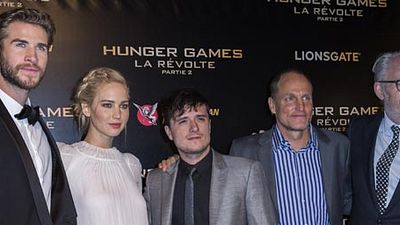 image de la news Hunger Games 4 : Jennifer Lawrence, Josh Hutcherson et Liam Hemsworth enflamment Paris tandis que Woody Harrelson pose en pyjama