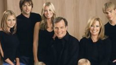 image de la news 7 à la maison : la famille (presque) au complet réunie en photo !