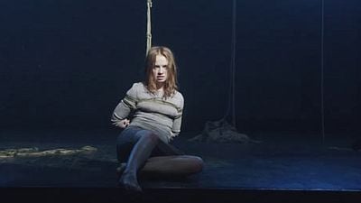 image de la news Sara Forestier attachée et "Dangereuse" dans le clip de Christophe