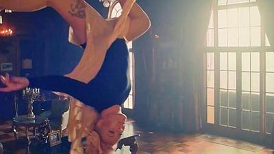 image de la news Alice de l’autre côté du miroir dévoile la chanson de Pink : "Just Like Fire" !