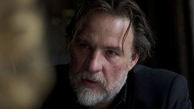 image de la news Tous les chats sont gris : Bouli Lanners se "retrouve beaucoup dans ce personnage de vieil adolescent"