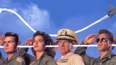 image de la news Hot Shots! ce soir sur Ciné + Famiz : Un réalisateur habitué aux parodies, des plans issus d’un autre film, un nom de moto… Tout sur le film !