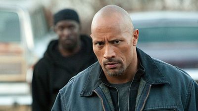 image de la news Fast & Furious 8 : Dwayne Johnson en mauvaise posture sur la nouvelle photo