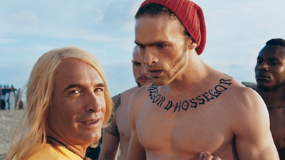image de la news Jean Dujardin casse le surfeur Alban Lenoir dans le nouveau teaser de Brice 3 !