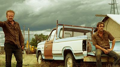 image de la news Comancheria : Chris Pine et Ben Foster braqueurs de banques vengeurs dans une bande-annonce sous tension